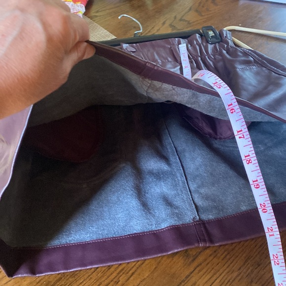 Zara burgundy skirt, size medium. Looks like leather, but not. NWT - Picture 5 of 6